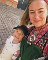 Fredrikke Haller Wiedsvang med datteren Klara (9), som går på Møllergata skole