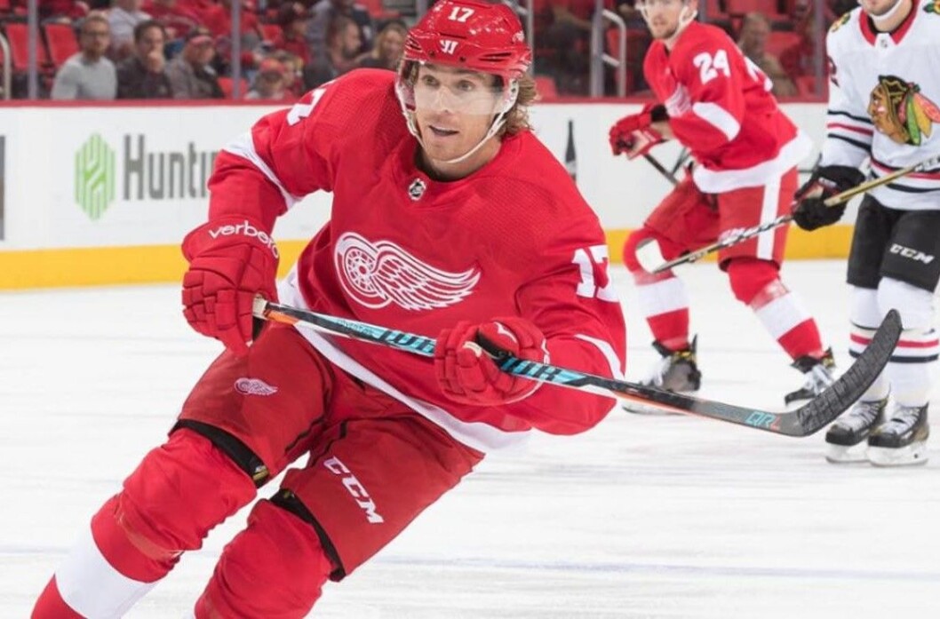 Booth spilte mesteparten av NHL-karrieren for Florida Panthers, men var innom hele fem klubber i verdens beste ishockeyliga. I 2012 spilte han fem sluttspillkamper for Vancouver Canucks. Her avbildet i drakten til Detroit Red Wings, der Booth spilte sesongen 2017/18. Foto: Manglerud Star Booth spilte mesteparten av NHL-karrieren for Florida Panthers, men var innom hele fem klubber i verdens beste ishockeyliga. I 2012 spilte han fem sluttspillkamper for Vancouver Canucks. Her avbildet i drakten til Detroit Red Wings, der Booth spilte sesongen 2017/18. Foto: Manglerud Star