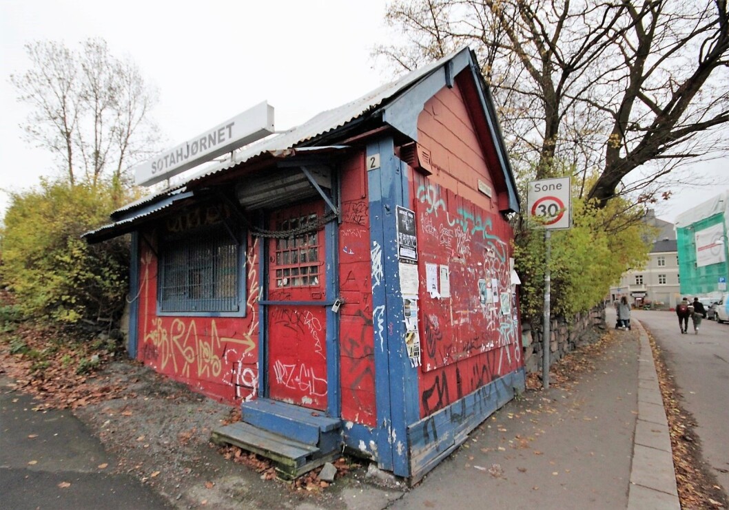 Den legendariske kiosken på Sotahjørnet på Vålerenga ble forsøkt påtent mandag kveld. Foto: André Kjernsli Den legendariske kiosken på Sotahjørnet på Vålerenga ble forsøkt påtent mandag kveld. Foto: André Kjernsli