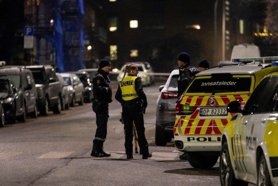 � Vi fikk meldinger fra om flere høye smell rundt brannstasjonen, Kiwi, Løvenskiolds gate og Industrigata, sier operasjonsleder Tor Jøkling ved politiet i Oslo. Foto: Fredrik Hagen / NTB scanpix � Vi fikk meldinger fra om flere høye smell rundt brannstasjonen, Kiwi, Løvenskiolds gate og Industrigata, sier operasjonsleder Tor Jøkling ved politiet i Oslo. Foto: Fredrik Hagen / NTB scanpix