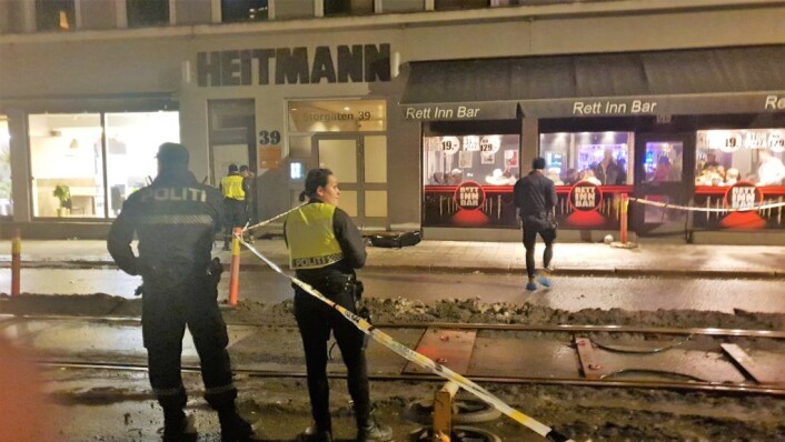 Store politistyrker rykket ut etter knivangrepet ved og utenfor utestedet i Storgata natt til 10 februar 2019. Foto: Odd Arve / tips@vartoslo.no Store politistyrker rykket ut etter knivangrepet ved og utenfor utestedet i Storgata natt til 10 februar 2019. Foto: Odd Arve / tips@vartoslo.no