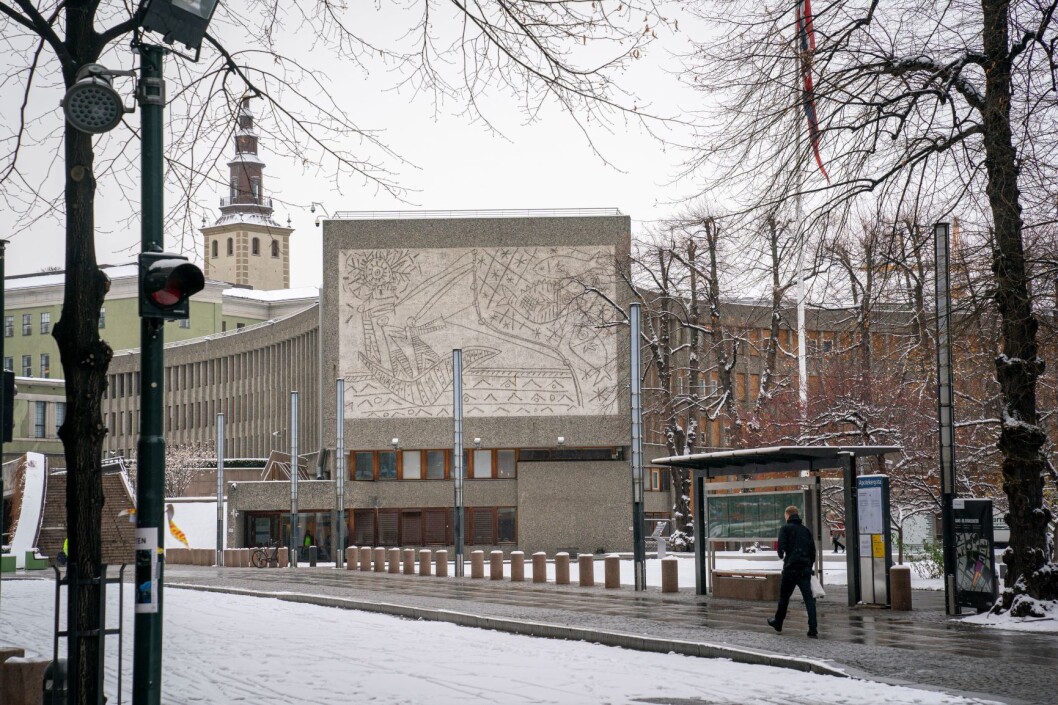 Kommunaldepartementet opplyser at rivingen av Y-blokka i Regjeringskvartalet ikke starter før jul. Foto: Heiko Junge / NTB scanpix Kommunaldepartementet opplyser at rivingen av Y-blokka i Regjeringskvartalet ikke starter før jul. Foto: Heiko Junge / NTB scanpix