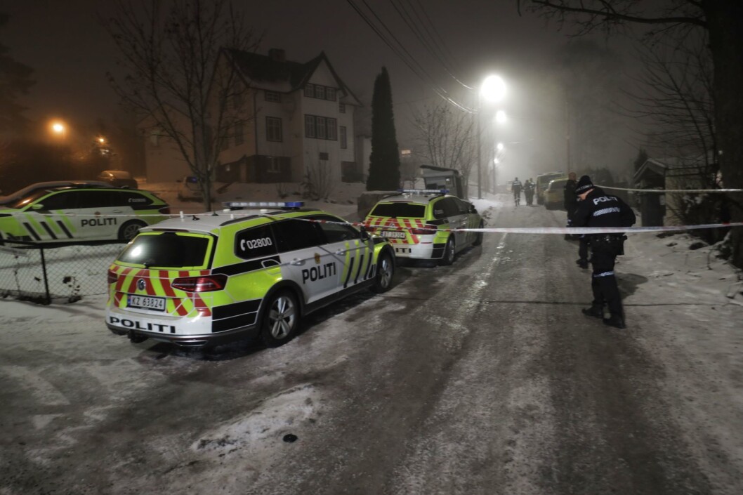 Politiet leter etter en eller flere gjerningspersoner etter at en person ble funnet med stikkskader på Grorud i Oslo onsdag ettermiddag. Foto: Ørn Borgen / NTB scanpix Politiet leter etter en eller flere gjerningspersoner etter at en person ble funnet med stikkskader på Grorud i Oslo onsdag ettermiddag. Foto: Ørn Borgen / NTB scanpix