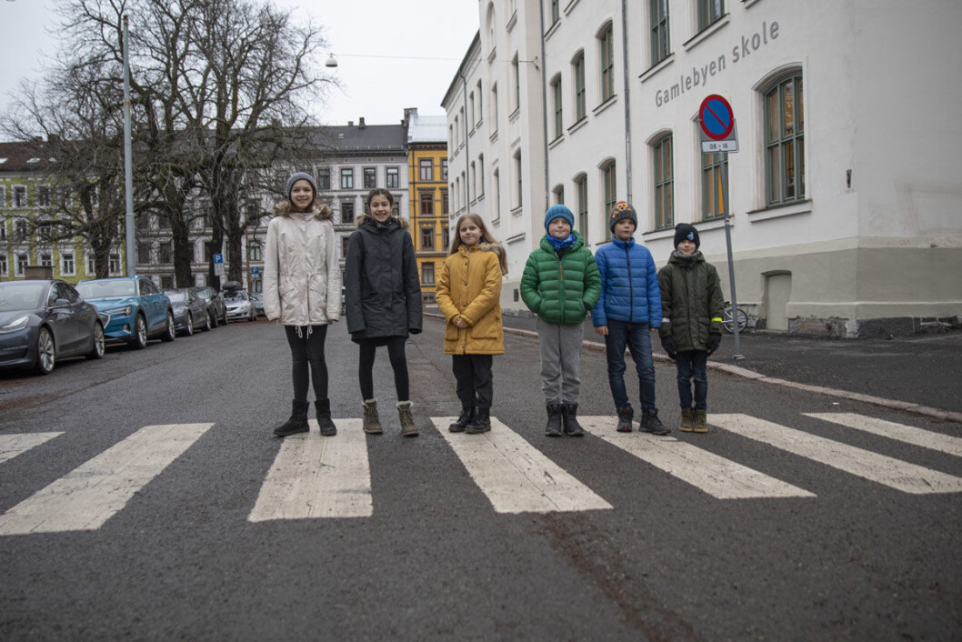 Egedes gate kan fra 2023 bli skolegård for barna på Gamlebyen skole. Her (fra v.): Fra venstre: Minou, Tara, Ane, Ulrik, Simen og Isak. Foto: Olav Helland Egedes gate kan fra 2023 bli skolegård for barna på Gamlebyen skole. Her (fra v.): Fra venstre: Minou, Tara, Ane, Ulrik, Simen og Isak. Foto: Olav Helland