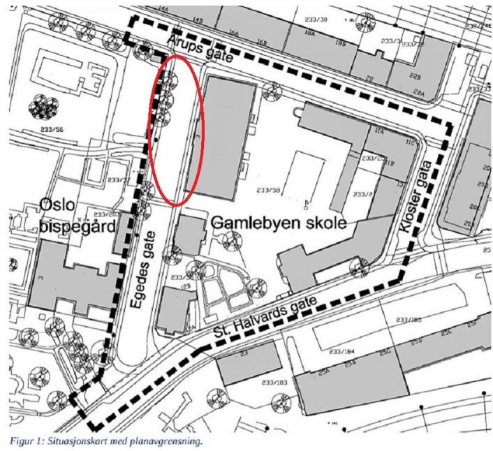 Området i den røde sirkelen kan bli ny skolegård. Området innenfor de stiplede linjene er området plan- og bygningsetaten gjør en helhetlig vurdering av. Illustrasjon: Landskaperiet Området i den røde sirkelen kan bli ny skolegård. Området innenfor de stiplede linjene er området plan- og bygningsetaten gjør en helhetlig vurdering av. Illustrasjon: Landskaperiet