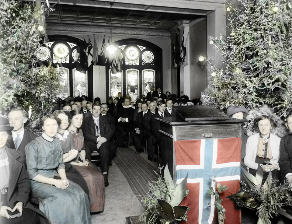 Sjømannshjemmets juletrefest. Rådhusgata 25, 1905  (Oslo Museum / kolorert av Håvard Mossige). Foto. Anders B. Wilse