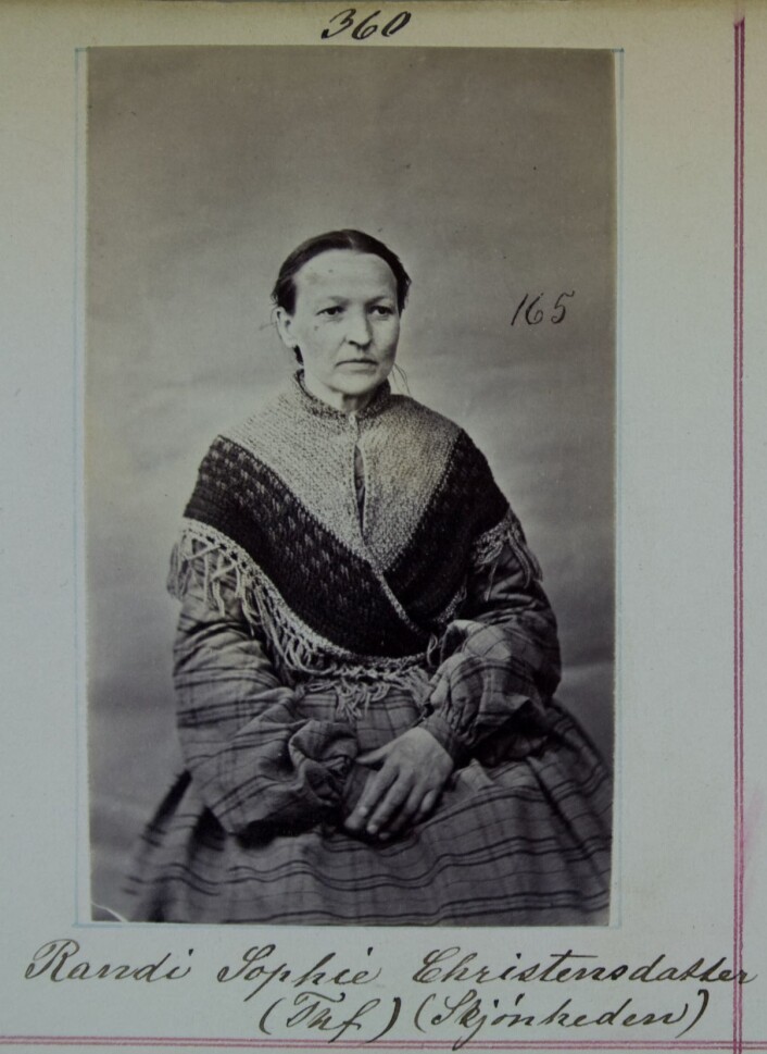 Randi Sophie Christensdatter var på arbeidsanstalten for første gang i 1848. Hos politilegen står hun skrevet inn med kallenavnet Skjønheden. Foto: Ukjent/Justismuseet-Nasjonalt museum for politi, rettsvesen og kriminalomsorg Randi Sophie Christensdatter var på arbeidsanstalten for første gang i 1848. Hos politilegen står hun skrevet inn med kallenavnet Skjønheden. Foto: Ukjent/Justismuseet-Nasjonalt museum for politi, rettsvesen og kriminalomsorg