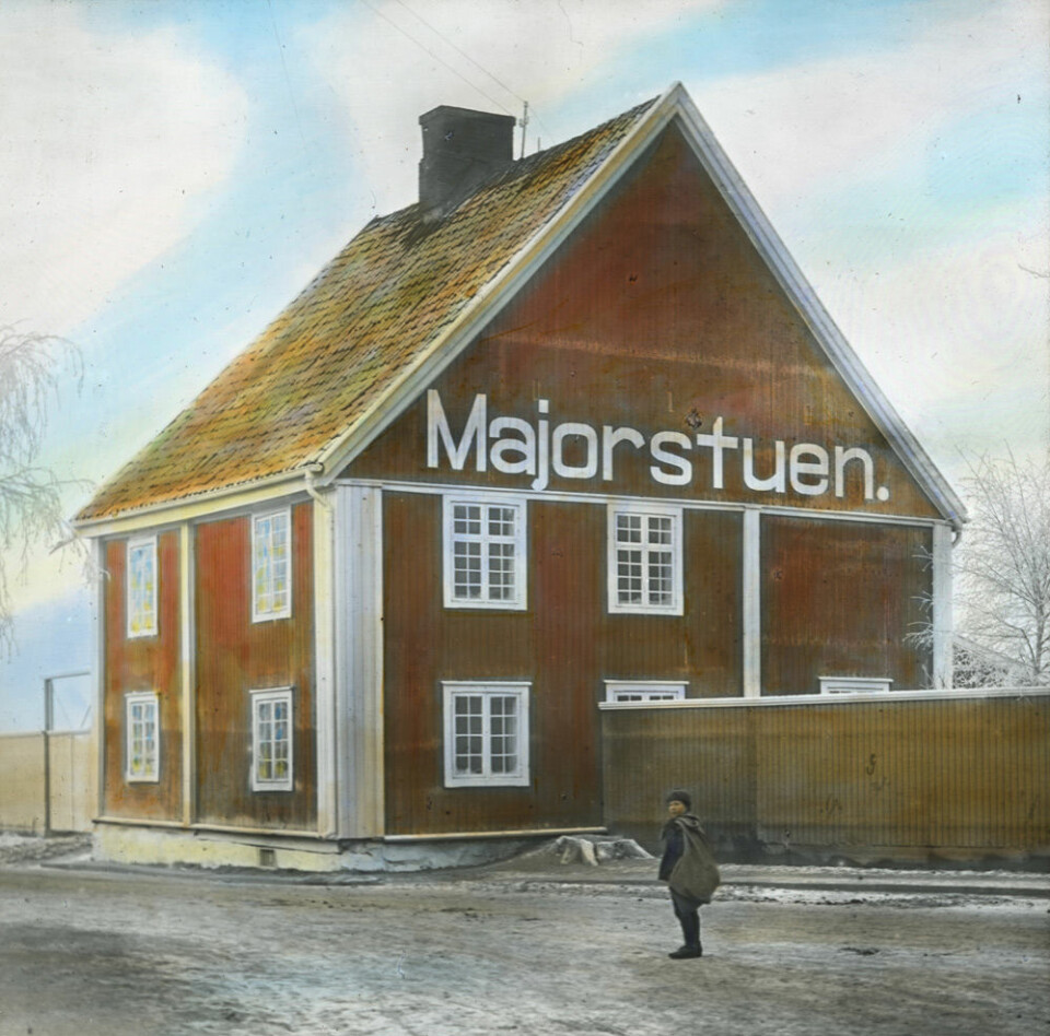 Majorstuen: Fra den gang det fortsatt var en stue (oppkalt etter en major) som ga mat og ly til reisende, 1902 (Norsk Teknisk Museum). Foto. Anders B. Wilse