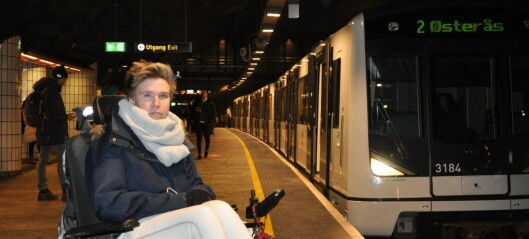 — Oslo full av ufremkommelige steder, sier Rødt-politiker Rina Wesenberg og viser det med egen rullestol