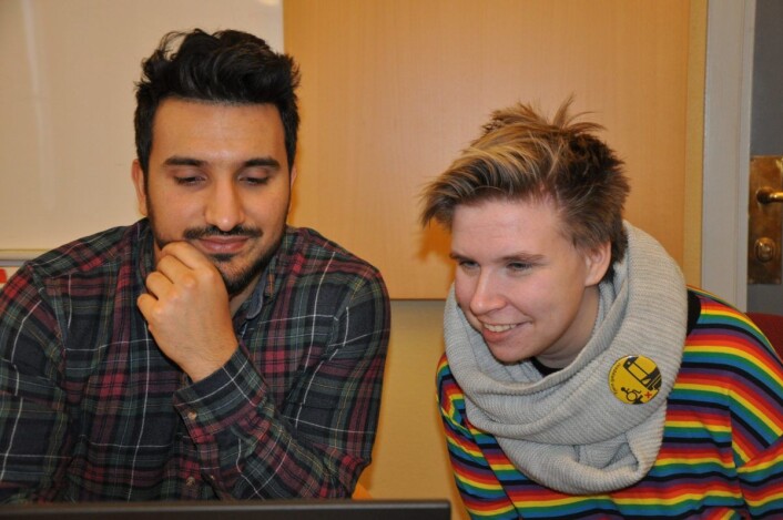 Rødt-leder i Oslo, Siavash Mobasheri og fylkesstyremedlem Rina Wesenberg studerer tallene som viser at partiet har oppnådd tidenes budsjettseier i hovedstaden. Foto: Arnsten Linstad Rødt-leder i Oslo, Siavash Mobasheri og fylkesstyremedlem Rina Wesenberg studerer tallene som viser at partiet har oppnådd tidenes budsjettseier i hovedstaden. Foto: Arnsten Linstad