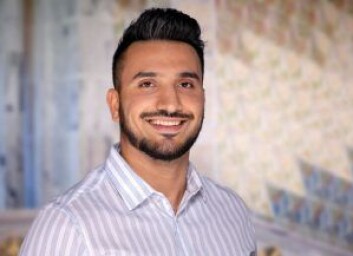 Siavash Mobasheri fra Rødt forteller at det var helt i siste liten at byrådet og Rødt sammen fant en løsning for sommerisen til hockeysporten i Oslo. Foto: Sturlason Siavash Mobasheri fra Rødt forteller at det var helt i siste liten at byrådet og Rødt sammen fant en løsning for sommerisen til hockeysporten i Oslo. Foto: Sturlason