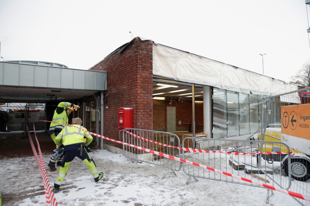 Fire T-banelinjer ble berørt etter tunnelbrannen 17. desember i fjor. Flere glassruter på Helsfyr T-banestasjon ble blåst ut etter eksplosjonen fra en gassflaske. Ingen personer kom til skade. Arkivfoto: Håkon Mosvold Larsen / NTB scanpix Fire T-banelinjer ble berørt etter tunnelbrannen 17. desember i fjor. Flere glassruter på Helsfyr T-banestasjon ble blåst ut etter eksplosjonen fra en gassflaske. Ingen personer kom til skade. Arkivfoto: Håkon Mosvold Larsen / NTB scanpix