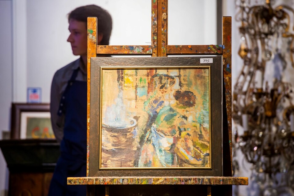 Et maleri av Ludvig Karsten, kjøpt på Fretex, auksjoneres bort av auksjonarius Michael Getz hos Christiana Auksjoner i Oslo. Bildet ble til slutt solgt for 125.000 kroner. Foto: Fredrik Varfjell / NTB scanpix