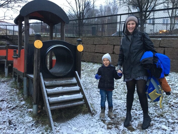 Camilla Martin og sønnen Armand har slåss mot nedleggelse av Utsikten barnehage tidligere. Men denne gangen ser det ut til at det er kroken på døra for godt for den lille barnehagen i Ekebergskrenten. Foto: Vegard Velle Camilla Martin og sønnen Armand har slåss mot nedleggelse av Utsikten barnehage tidligere. Men denne gangen ser det ut til at det er kroken på døra for godt for den lille barnehagen i Ekebergskrenten. Foto: Vegard Velle