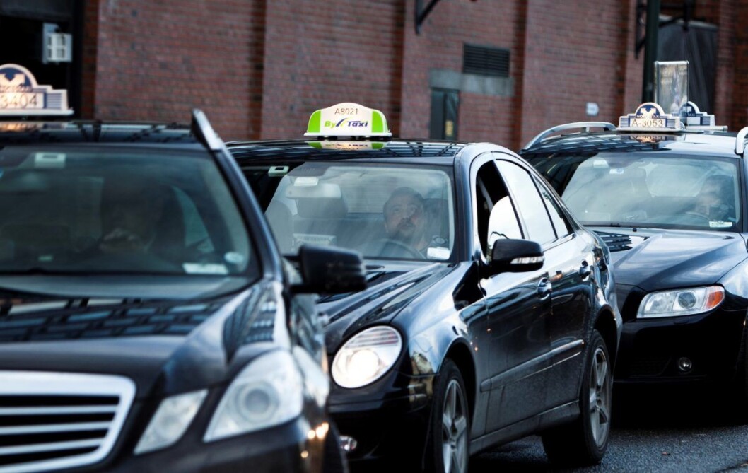 � Vi bokset bilen inne, altså politibiler på alle sider av bilen. Han forsøkte å presse seg mellom to politibiler, men vi fikk raskt kontroll på ham, forteller politiets operasjonsleder Tor Gulbrandsen. Illustrasjonsfoto: Aleksander Andersen / Scanpix � Vi bokset bilen inne, altså politibiler på alle sider av bilen. Han forsøkte å presse seg mellom to politibiler, men vi fikk raskt kontroll på ham, forteller politiets operasjonsleder Tor Gulbrandsen. Illustrasjonsfoto: Aleksander Andersen / Scanpix