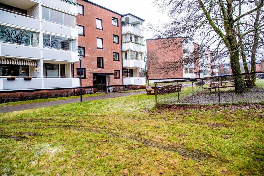 En mann døde av skadene etter en brann i denne boligblokka på Tveita i Oslo mandag. Foto: Stian Lysberg Solum / NTB scanpix En mann døde av skadene etter en brann i denne boligblokka på Tveita i Oslo mandag. Foto: Stian Lysberg Solum / NTB scanpix