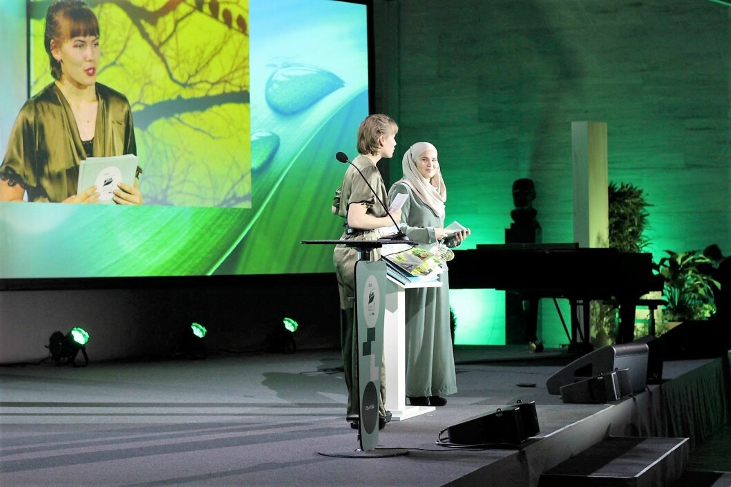 Gina Gylver og Iman Meskini ledet hele seremonien der Oslo tok over som miljøhovedstad. Foto: André Kjernsli