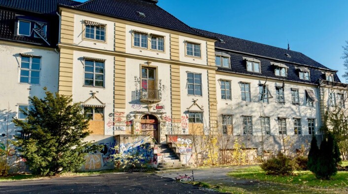 Nedlagte Grünerløkka sykehjem går inn i rekken av flere tomme sykehjem i bydel Grünerløkka. Sammen med Lille Tøyen sykehjem (på bildet) utgjør disse over 11.000 ubrukte kvadratmeter. Foto: Erik Holland Haukebø Nedlagte Grünerløkka sykehjem går inn i rekken av flere tomme sykehjem i bydel Grünerløkka. Sammen med Lille Tøyen sykehjem (på bildet) utgjør disse over 11.000 ubrukte kvadratmeter. Foto: Erik Holland Haukebø