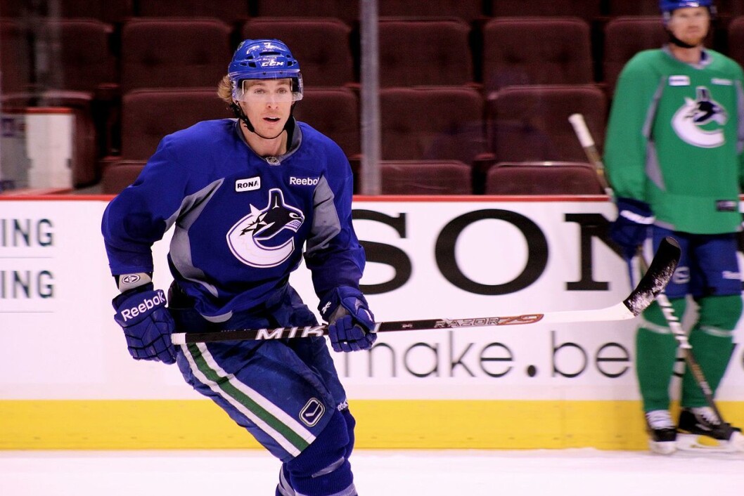 Amerikanske David Booth oppfylte i høyeste grad forventningene da MS slo byrival Vålerenga. Her i drakten til Vancouver Canucks. Foto: Loxy!! / Wikimedia Commons Amerikanske David Booth oppfylte i høyeste grad forventningene da MS slo byrival Vålerenga. Her i drakten til Vancouver Canucks. Foto: Loxy!! / Wikimedia Commons