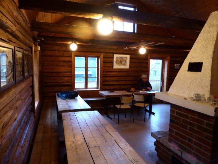 Motsatt side av andre etasje i Rodeløkka velhus, denne gangen med Morten Fastvold ved bordet! Foto: Åsmund Berge Motsatt side av andre etasje i Rodeløkka velhus, denne gangen med Morten Fastvold ved bordet! Foto: Åsmund Berge