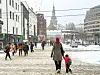 Vinter i Oslo. Ved Jernbanetorget med Domkirken i bakgrunnen.