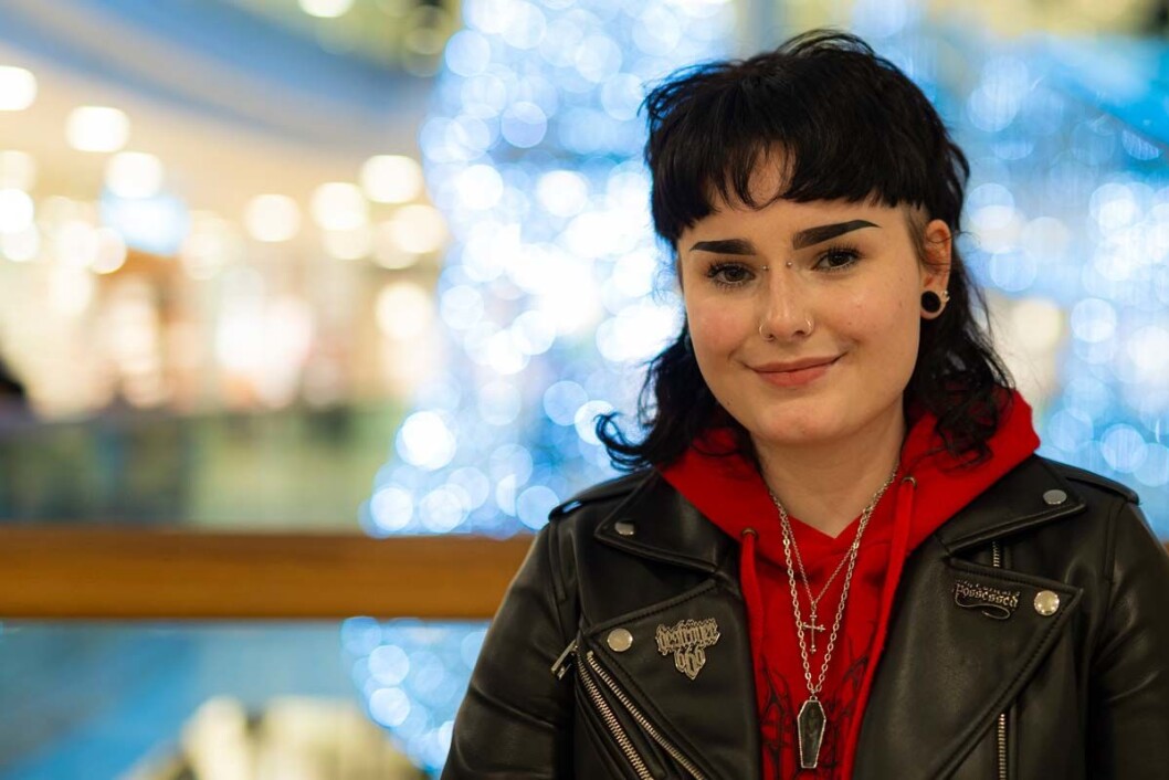 Josefine Dragenes Reinbakk får uforbeholdent skryt av fugleeksperter for måten hun behandlet og reddet duen Karl Jr. Foto: Morten Lauveng Jørgensen Josefine Dragenes Reinbakk får uforbeholdent skryt av fugleeksperter for måten hun behandlet og reddet duen Karl Jr. Foto: Morten Lauveng Jørgensen