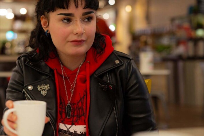 Josefine Dragenes Reinbakk sier hun får helt vondt inne i seg ved å tenke på folk som mishandler dyr. Foto: Morten Lauveng Jørgensen Josefine Dragenes Reinbakk sier hun får helt vondt inne i seg ved å tenke på folk som mishandler dyr. Foto: Morten Lauveng Jørgensen