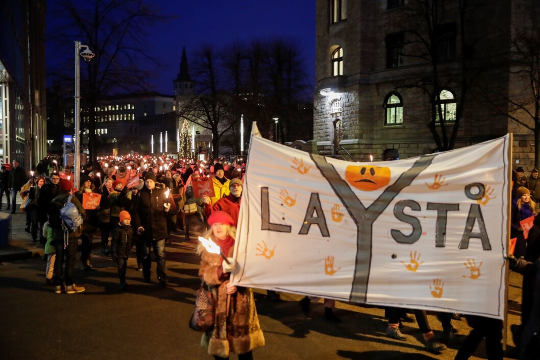 Støtteaksjon for å bevare Y-blokka demonstrerte torsdag i protest mot vedtaket om å rive bygningen i regjeringskvartalet. Foto: Vidar Ruud / NTB scanpix Støtteaksjon for å bevare Y-blokka demonstrerte torsdag i protest mot vedtaket om å rive bygningen i regjeringskvartalet. Foto: Vidar Ruud / NTB scanpix