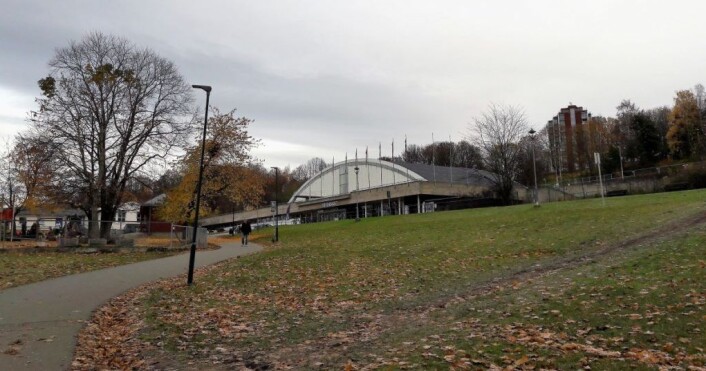 Bygningsmaterialene fra gamle Tøyenbadet inneholder blant annet asbest og kan ikke deponeres i parken. Foto: Anders Høilund Bygningsmaterialene fra gamle Tøyenbadet inneholder blant annet asbest og kan ikke deponeres i parken. Foto: Anders Høilund