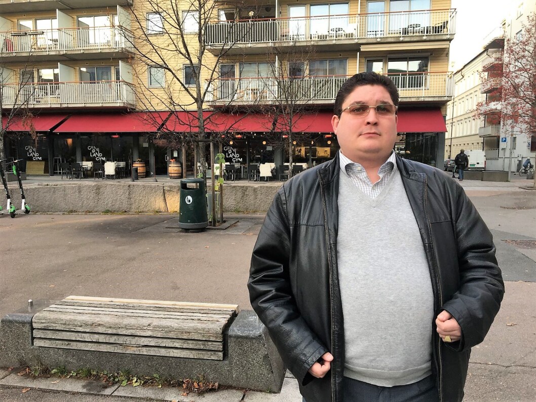 Sentralt medlem ved Fattighuset i 22 år, Rino Roland, har fått nok av trakasseringen, utfrysingen og mobbingen på huset. Nå har han meldt seg ut av styret. Foto: Vegard Velle Sentralt medlem ved Fattighuset i 22 år, Rino Roland, har fått nok av trakasseringen, utfrysingen og mobbingen på huset. Nå har han meldt seg ut av styret. Foto: Vegard Velle