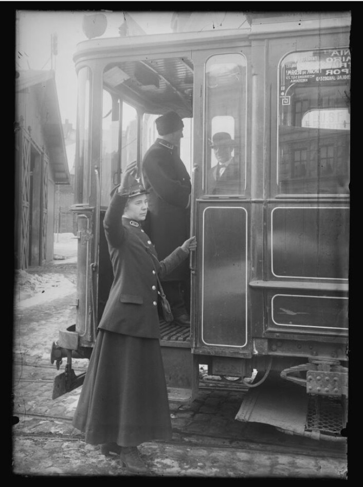 Margit Preede (f. Nilsen) i aksjon 20.03.1916. Foto: Narve Skarpmoen, Nasjonalbiblioteket Margit Preede (f. Nilsen) i aksjon 20.03.1916. Foto: Narve Skarpmoen, Nasjonalbiblioteket