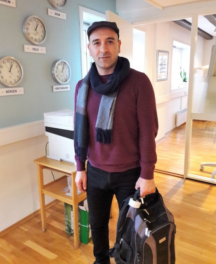Nasim Alimoradi med ryggsekken hvor alt han trenger får plass. Foto: Anders Høilund Nasim Alimoradi med ryggsekken hvor alt han trenger får plass. Foto: Anders Høilund