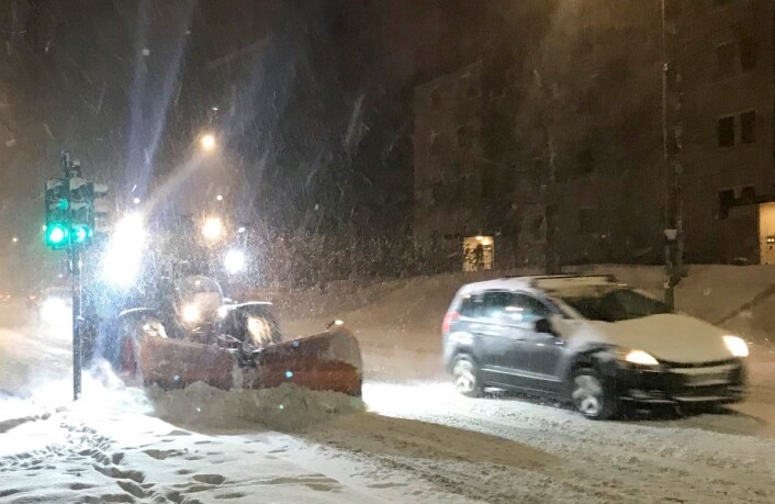 Over 95 prosent av alle bilister i Oslo kjører piggfritt. Likevel blir flere tusen årlig tatt for å snike seg unna piggdekkgebyret. Foto: Jon Eeg / NTB scanpix Over 95 prosent av alle bilister i Oslo kjører piggfritt. Likevel blir flere tusen årlig tatt for å snike seg unna piggdekkgebyret. Foto: Jon Eeg / NTB scanpix