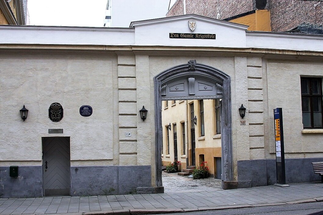 Den gamle krigsskolen i Tollbugata 10 er et nasjonalt klenodium, mener forsvarerne av eiendommen. Foto: Bjoertvedt / Wikimedia Commons Den gamle krigsskolen i Tollbugata 10 er et nasjonalt klenodium, mener forsvarerne av eiendommen. Foto: Bjoertvedt / Wikimedia Commons