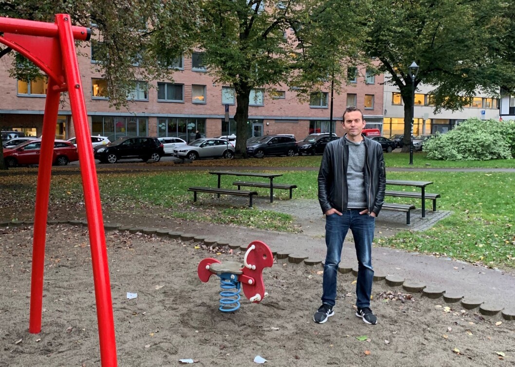 Personalet i sentrumsbarnehagene må være bevisste på sin rolle som motivatorer og igangsettere av lek. Barn er mestere i å finne kreative løsninger, men som rollemodeller må vi holde liv i «gnisten», sier Jonas Smebye Wiksén. Personalet i sentrumsbarnehagene må være bevisste på sin rolle som motivatorer og igangsettere av lek. Barn er mestere i å finne kreative løsninger, men som rollemodeller må vi holde liv i «gnisten», sier Jonas Smebye Wiksén.