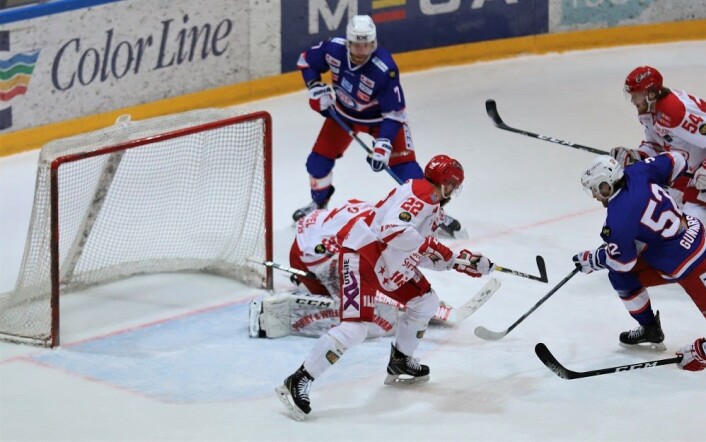 Vålerenga var klart best i første periode, men scoring ble det ikke. Foto: André Kjernsli. Vålerenga var klart best i første periode, men scoring ble det ikke. Foto: André Kjernsli.