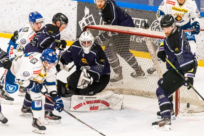 Grüner-keeper Mikkel Wik hadde en god dag på jobben. Dessverre var det ikke nok til å sikre Grüner-seier. Foto Bjørnar Morønning Grüner-keeper Mikkel Wik hadde en god dag på jobben. Dessverre var det ikke nok til å sikre Grüner-seier. Foto Bjørnar Morønning