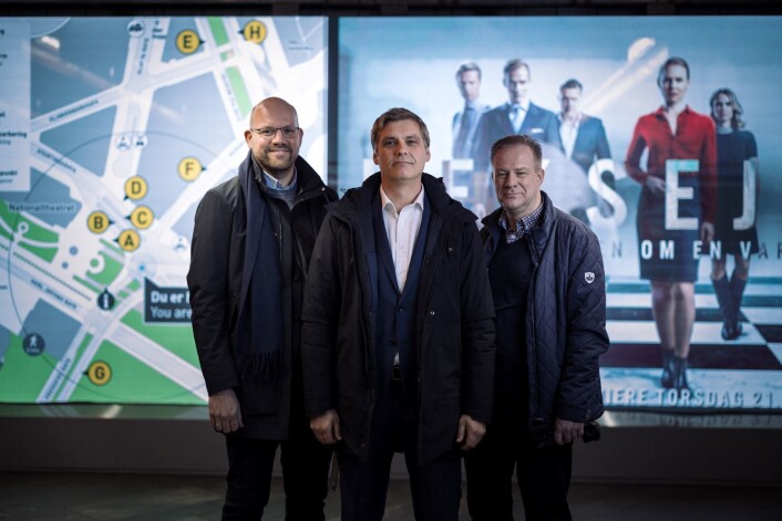 Daglig leder Inge Aasen i Sporveien media flankeres av Gunstein Hansen og Hans Peter Terning fra Clear Channel Norge. Foto: Clear Channel Daglig leder Inge Aasen i Sporveien media flankeres av Gunstein Hansen og Hans Peter Terning fra Clear Channel Norge. Foto: Clear Channel