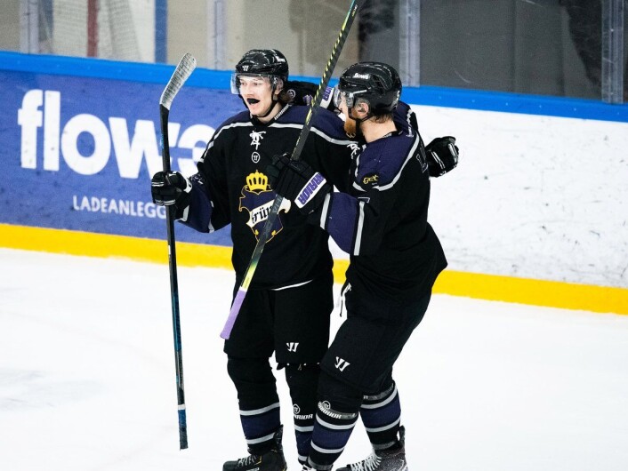 Så glad blir man når hjemmelaget tar ledelsen. Foto: Bjørnar Morønning Så glad blir man når hjemmelaget tar ledelsen. Foto: Bjørnar Morønning