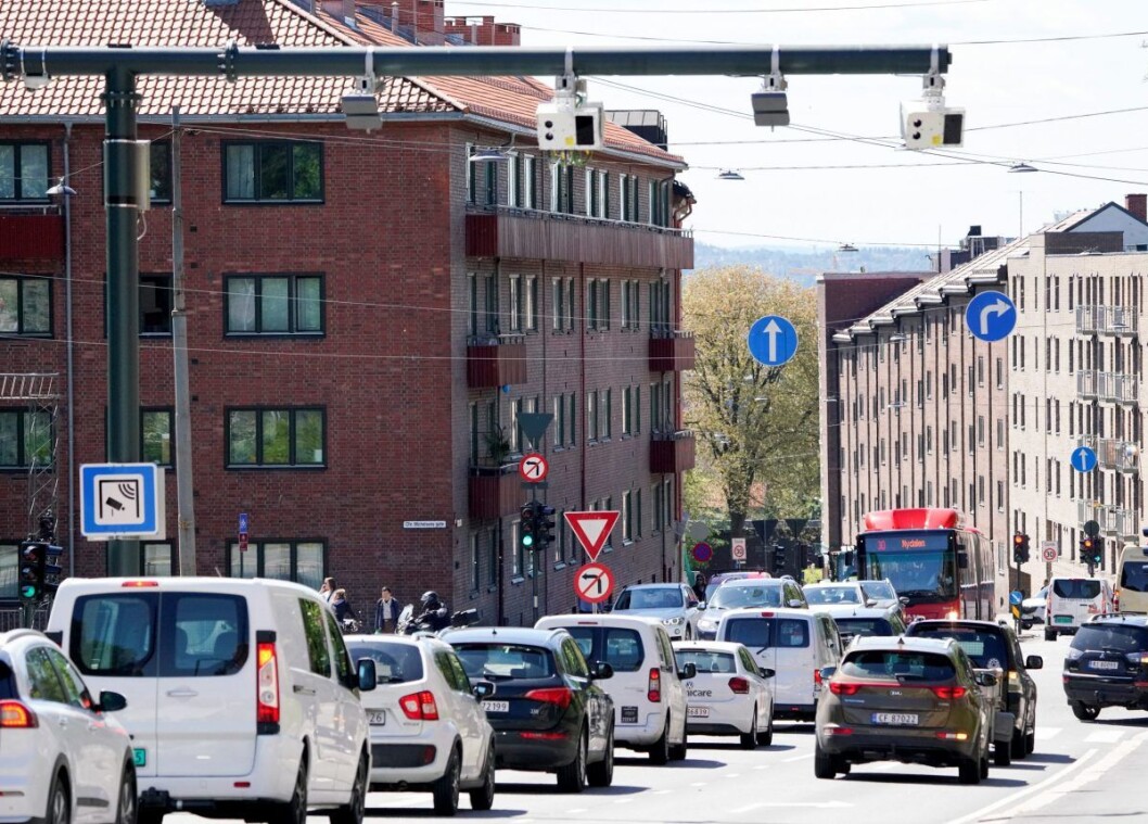 Inntektsøkningen skyldes i hovedsak innføring av tre bomringer med betaling begge veier. Her er en av de nye bomstasjonene i Fagerheimgata. Foto: Fredrik Hagen / NTB scanpix Inntektsøkningen skyldes i hovedsak innføring av tre bomringer med betaling begge veier. Her er en av de nye bomstasjonene i Fagerheimgata. Foto: Fredrik Hagen / NTB scanpix