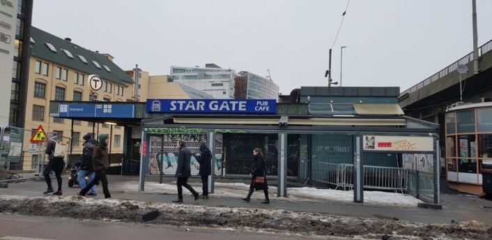 I over ett år har Star Gate på Grønland holdt dørene stengt for øltørste gjester. Nå har de åpnet dørene igjen. Foto: Christian Boger I over ett år har Star Gate på Grønland holdt dørene stengt for øltørste gjester. Nå har de åpnet dørene igjen. Foto: Christian Boger