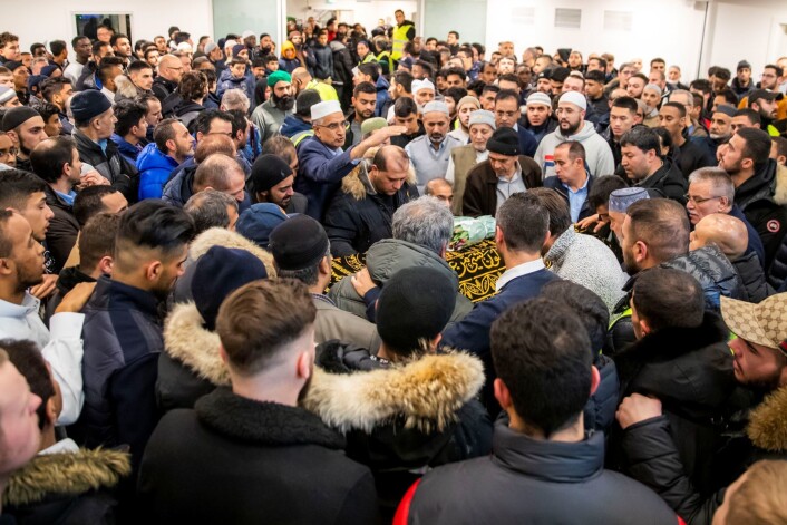 Minnestund for Halil Kara i Søndre Nordstrand Muslimske Senter. Han er nå gravlagt i Tyrkia. Foto: Håkon Mosvold Larsen / NTB scanpix Minnestund for Halil Kara i Søndre Nordstrand Muslimske Senter. Han er nå gravlagt i Tyrkia. Foto: Håkon Mosvold Larsen / NTB scanpix