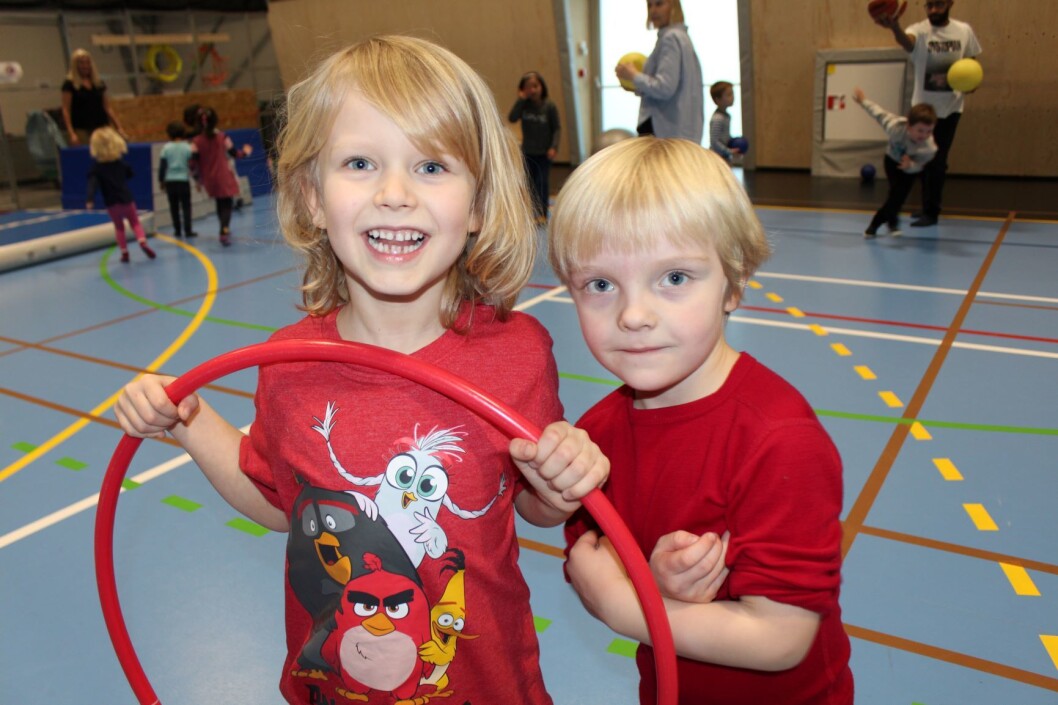 Sigurd og Even (5) fra Ola Narr barnehage kan ikke få nok av å leke i Tøyen Arena. Foto: Caroline Bremer Sigurd og Even (5) fra Ola Narr barnehage kan ikke få nok av å leke i Tøyen Arena. Foto: Caroline Bremer
