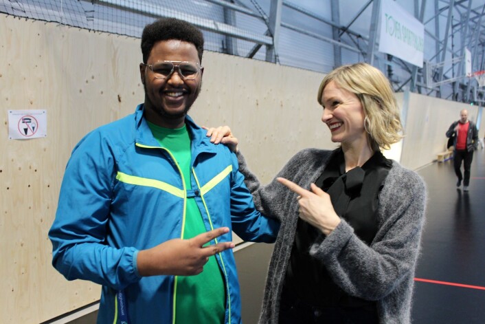 Abdirahman Jama (20) er en av ungdomslederne fra Tøyenakademiet. Her med byråd Inga Marte Thorkildsen. Foto: Caroline Bremer Abdirahman Jama (20) er en av ungdomslederne fra Tøyenakademiet. Her med byråd Inga Marte Thorkildsen. Foto: Caroline Bremer