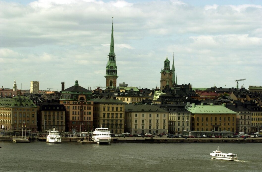Gamla Stan i Stockholm er i dag enklest å nå med fly. Men dersom togselskapet Oslo-Sthlm 2:55 får realisert sine planer blir det både raskere og mer miljøvennlig enn fly. Foto: Heiko Junge / SCANPIX Gamla Stan i Stockholm er i dag enklest å nå med fly. Men dersom togselskapet Oslo-Sthlm 2:55 får realisert sine planer blir det både raskere og mer miljøvennlig enn fly. Foto: Heiko Junge / SCANPIX