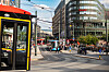 Trikke, busser og fotgjengere på Oslo S.