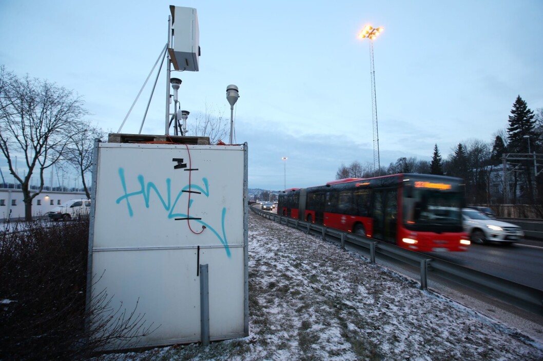 Målestasjon for luftkvalitet ved E-18 ved Hjortnes i Oslo. Foto: Erik Johansen / NTB scanpix Målestasjon for luftkvalitet ved E-18 ved Hjortnes i Oslo. Foto: Erik Johansen / NTB scanpix
