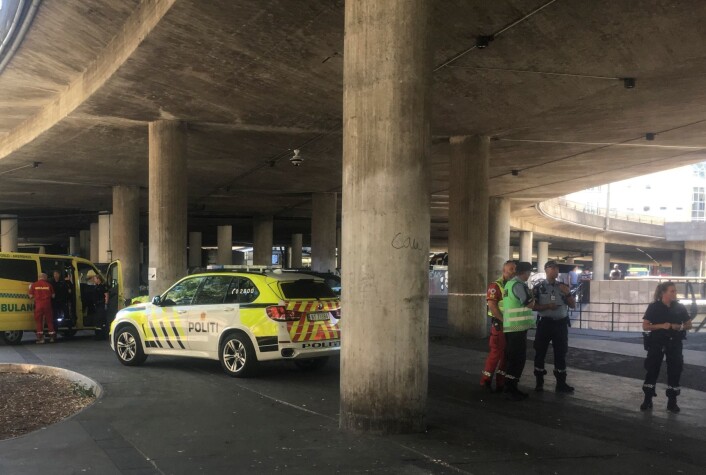 Politi og ambulansepersonell i Olafiagangen i Oslo, etter melding om slagsmål og mulig knivstikking på stedet. Foto: Jon Eeg / NTB scanpix Politi og ambulansepersonell i Olafiagangen i Oslo, etter melding om slagsmål og mulig knivstikking på stedet. Foto: Jon Eeg / NTB scanpix