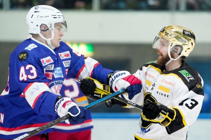Vålerengas Lars Erik Francke-Enersen (t.v) i duell med David Morley under kampen mellom Vålerenga og Stavanger i Furuset Forum. Illustrasjonsfoto: Fredrik Hagen / NTB scanpix Vålerengas Lars Erik Francke-Enersen (t.v) i duell med David Morley under kampen mellom Vålerenga og Stavanger i Furuset Forum. Illustrasjonsfoto: Fredrik Hagen / NTB scanpix
