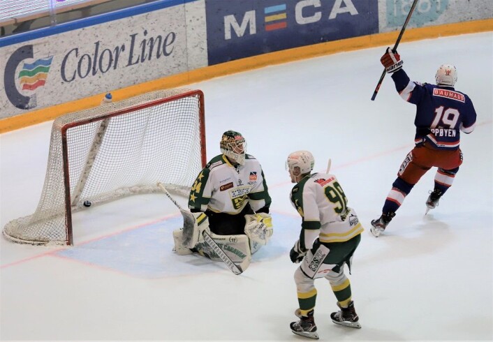 Jonas Oppøyen kom alene med MS-keeperen to ganger i samme bytt, på det andre forsøket kom goalen. Foto: André Kjernsli Jonas Oppøyen kom alene med MS-keeperen to ganger i samme bytt, på det andre forsøket kom goalen. Foto: André Kjernsli